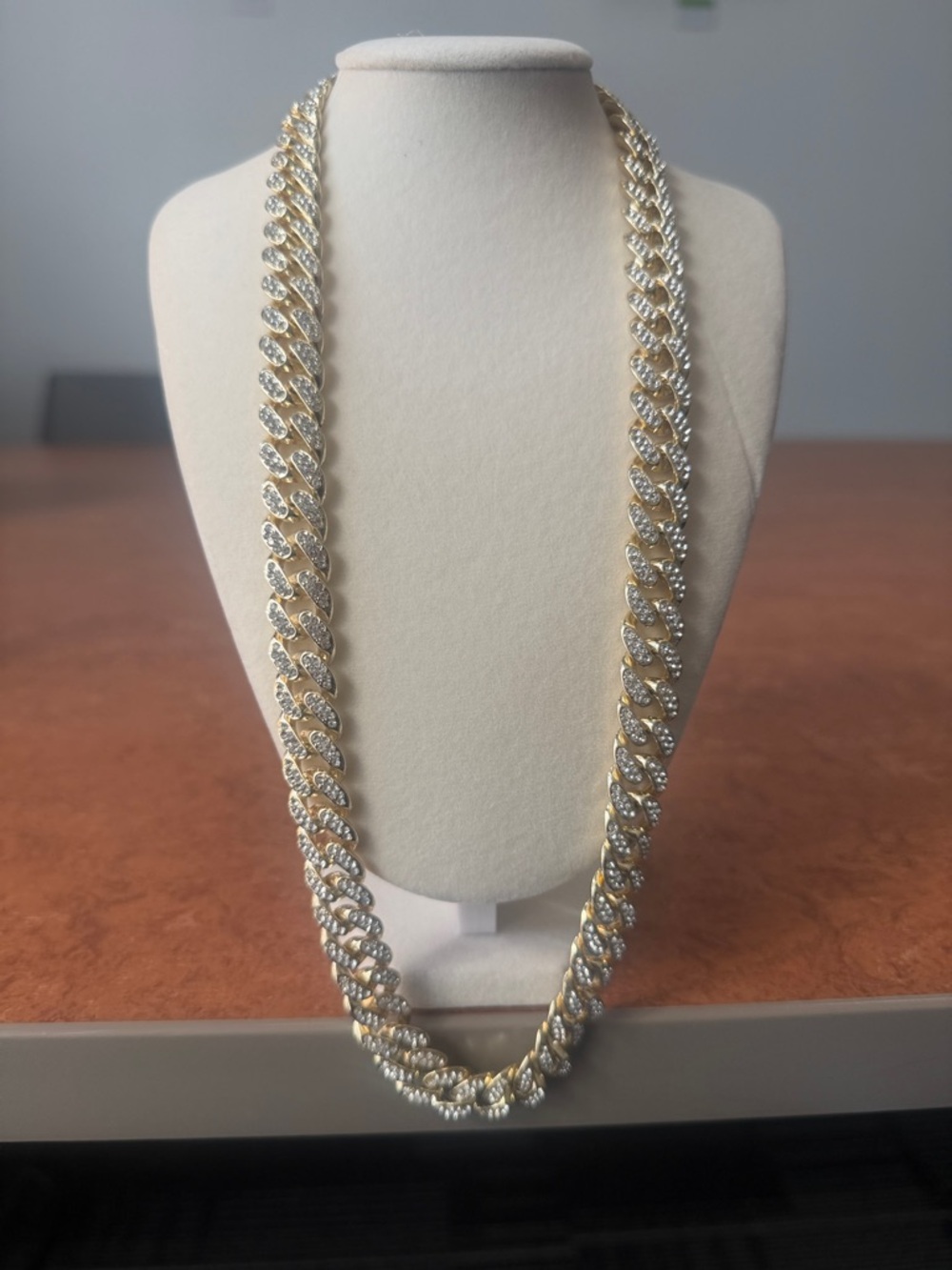 Gold Link Chain w/Gold Accents - VVSCZ jewels - 24 inches